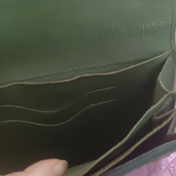 Green IL BISONTE Snap Button Closure Leather Wallet - Picture 13 of 14